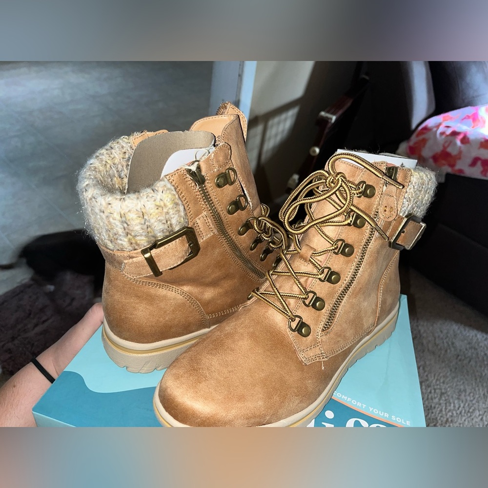Brand new Cliffs boots
